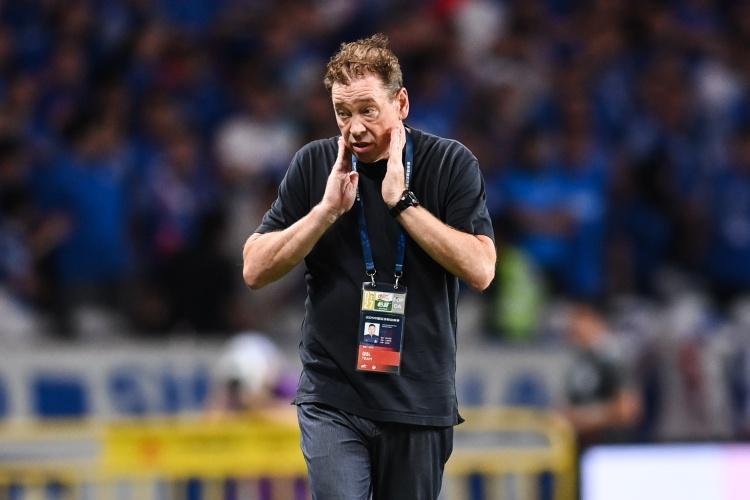 沪媒谈申花：阵地战进球效率低，但更大的问题是体能